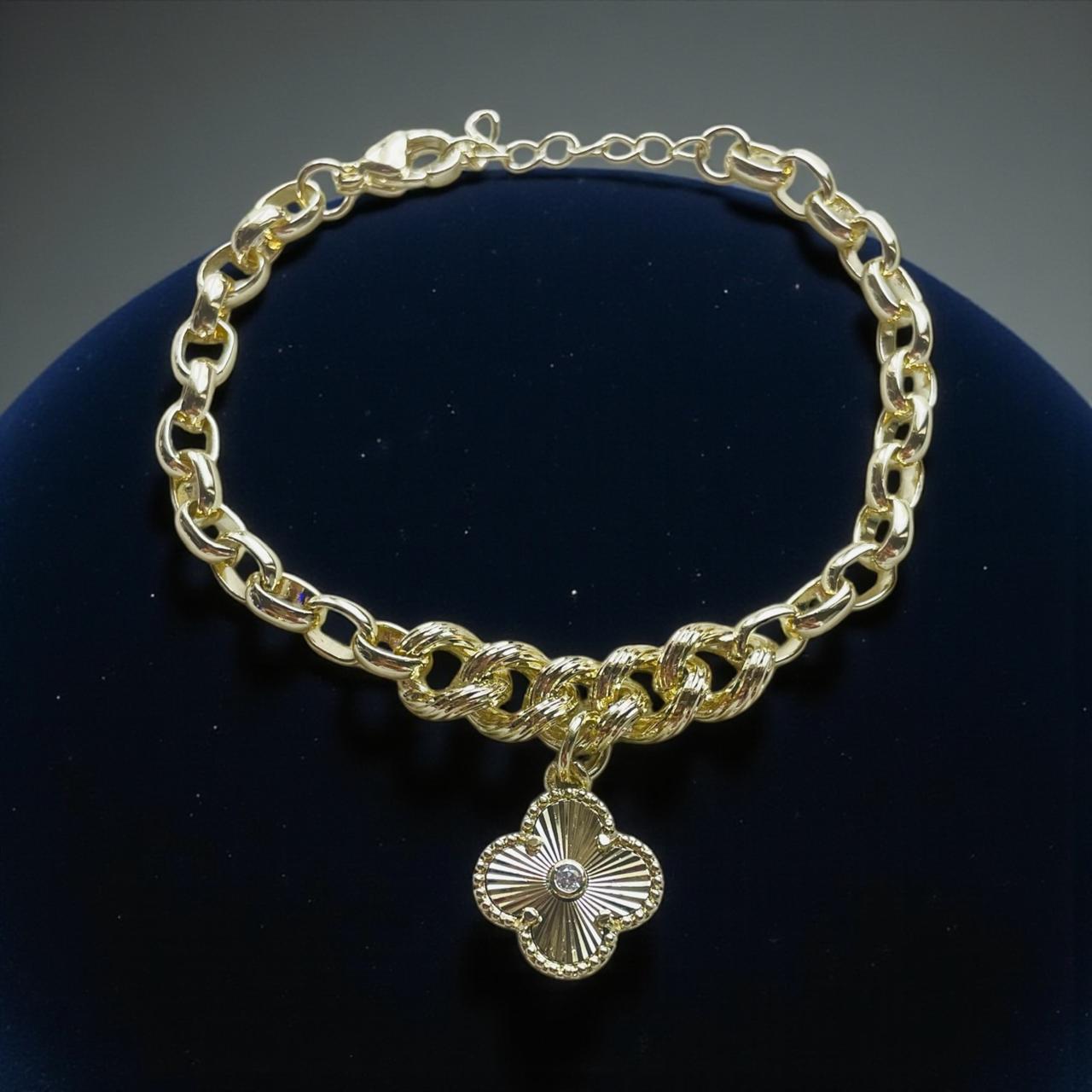 Pulsera trébol Dorada